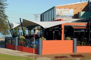 Cafe-shade-sale-Newcastle-Hotel-outdoor-dining-with-covid